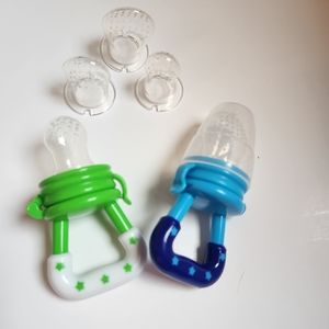 Baby fruit/food feeder  with 3 xtra tops new never used